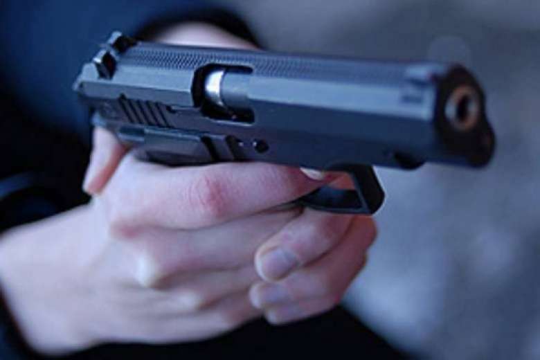 Անչափահասների մոտ հայտնաբերվել են ատրճանակներ և մահակ