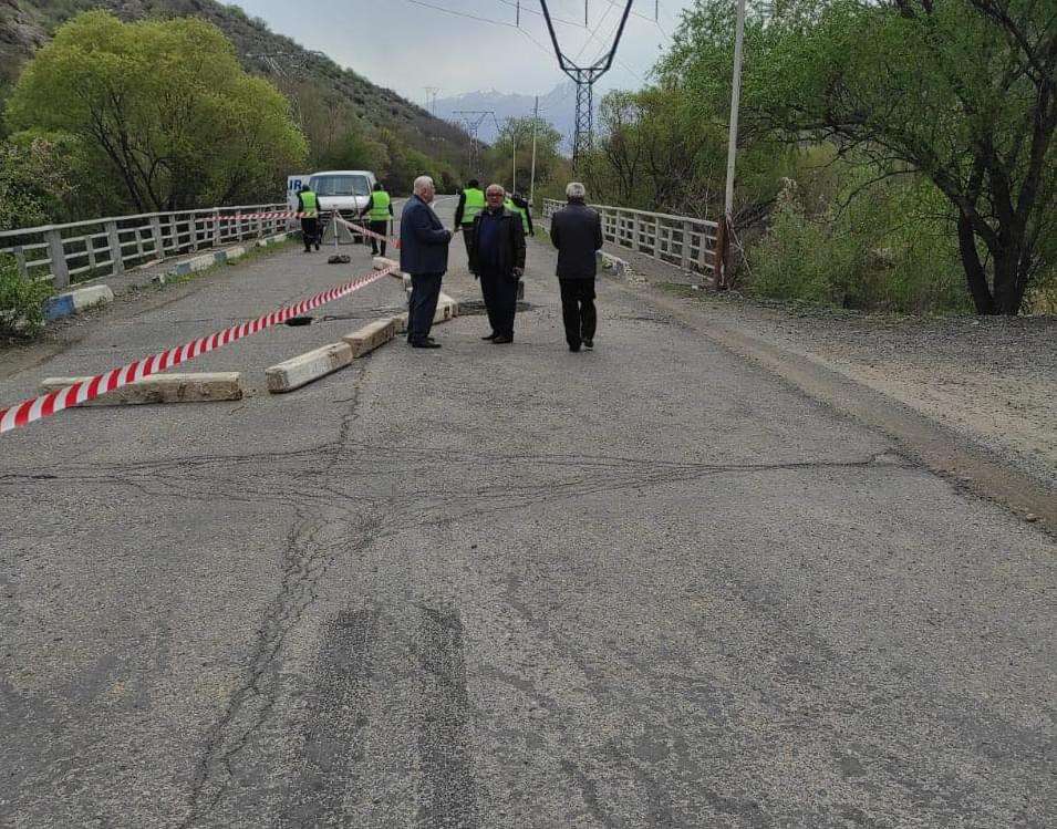 Գետափ գյուղի մոտի կամրջի երթևեկությունը մասամբ միակողմանի է՝ հողաշերտի սահքի պատճառով