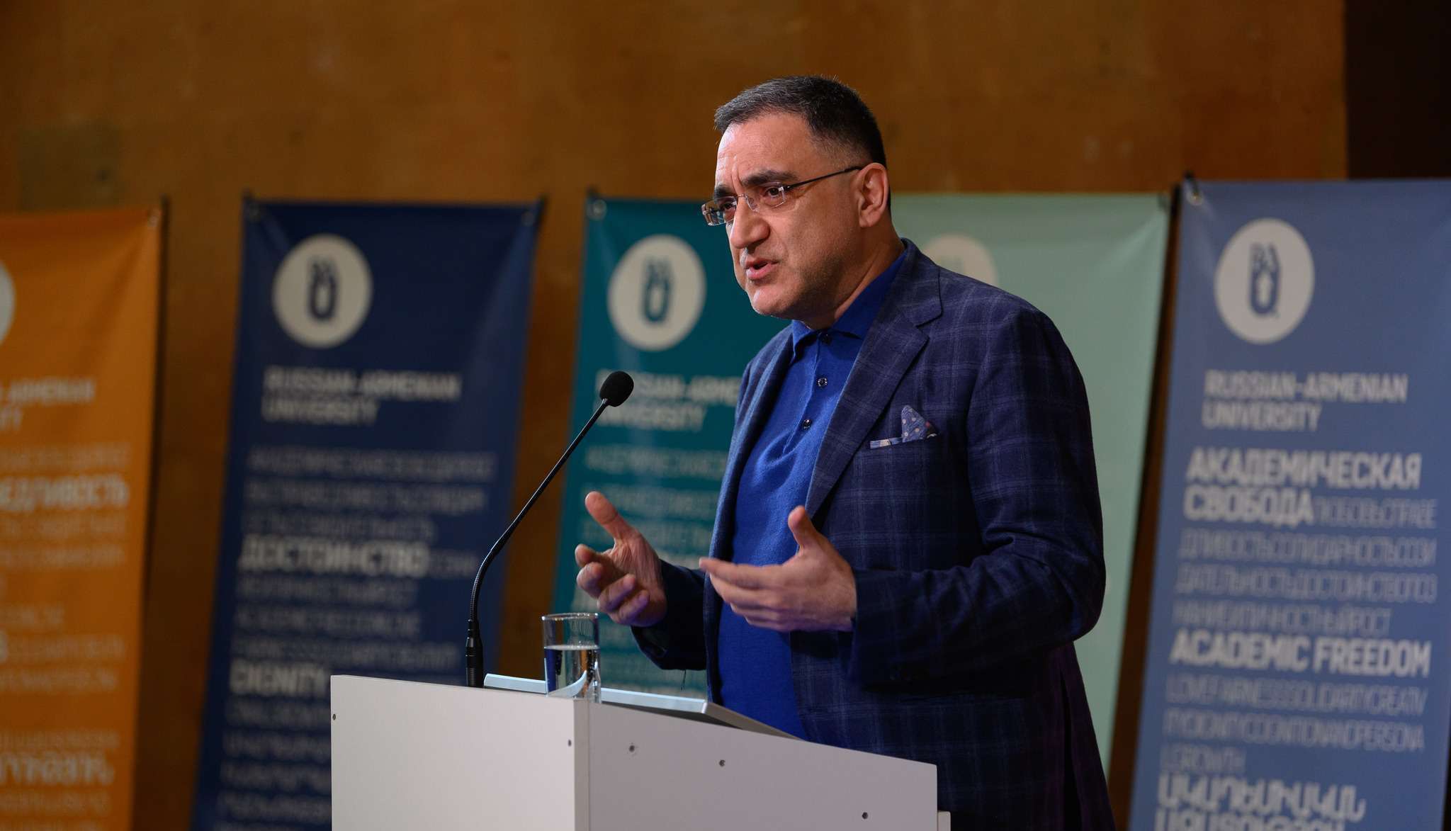 Արմեն Դարբինյանը չի ստացել ՀՀ և ՌԴ կառավարությունների աջակցությունն ու չի մասնակցի Սլավոնական համալսարանի ռեկտորի ընտրություններին