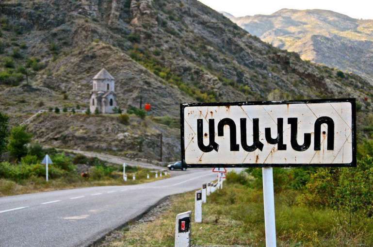 Российские миротворцы не пустили оппозиционных депутатов в Арцах