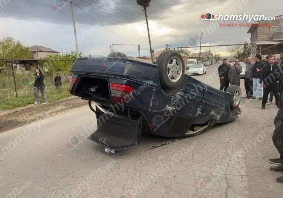 Ազատաշենում բախվել են «Nissan Teana»-ն և «Mercedes»-ը․ մեքենան գլխիվայր շրջվել է