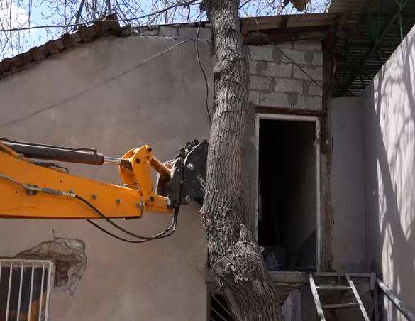 Ապամոնտաժվել են քարե շինությունն ու կրպակը