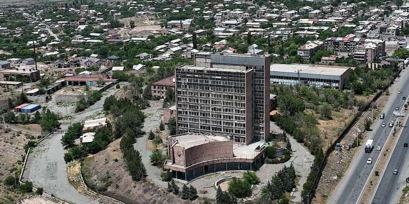 ՊՆ նախկին շենքի գլխավոր մասնաշենքը կպայթեցվի