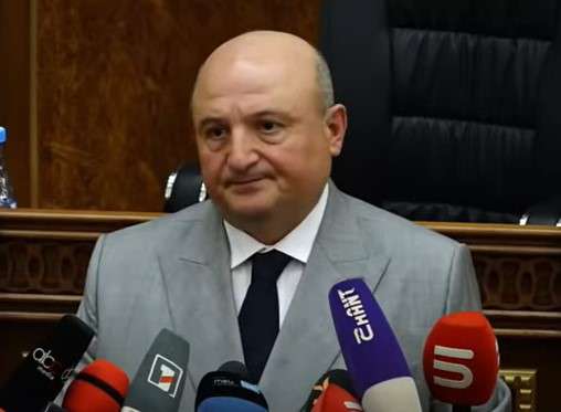 Համաշխարհային պատերազմի առաջ ենք կանգնած, իրենք ընկել են երգի հետևից. Վարդան Ղուկասյան