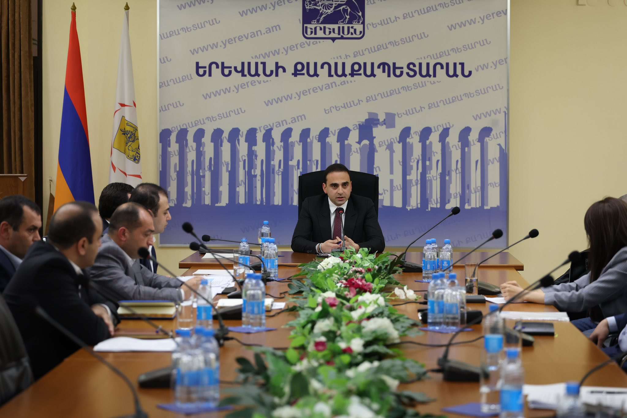 Տիգրան Ավինյանը հանդիպել է Անաստաս Միկոյան 64 շենքի բնակիչների հետ