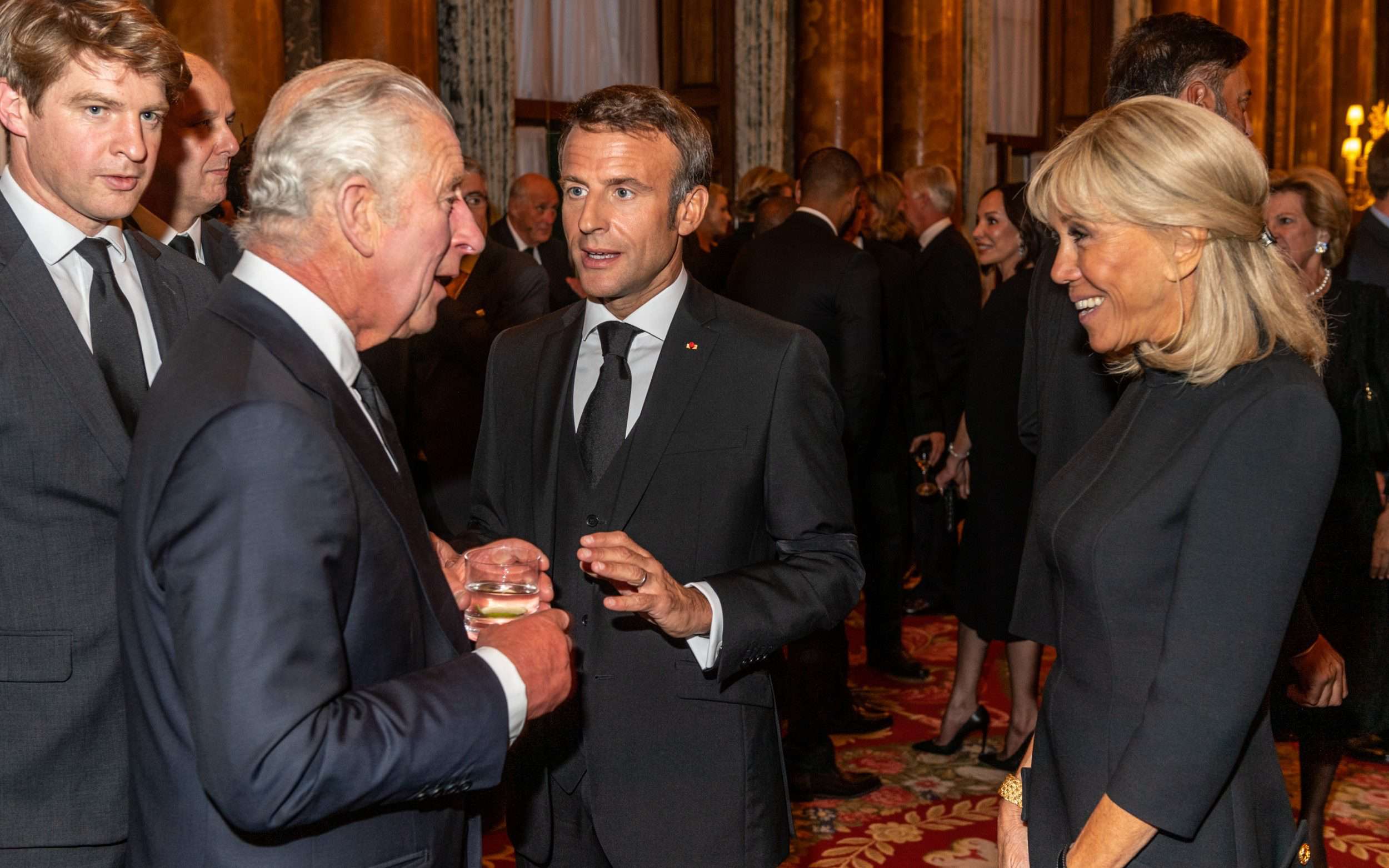 Macron will attend the coronation of Charles III