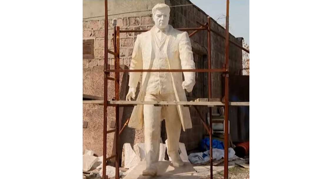 Памятник Карену Демирчяну будет готов летом