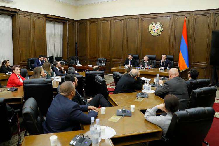 Խմբակցության հետ հանդիպումները հետաձգվո՞ւմ են