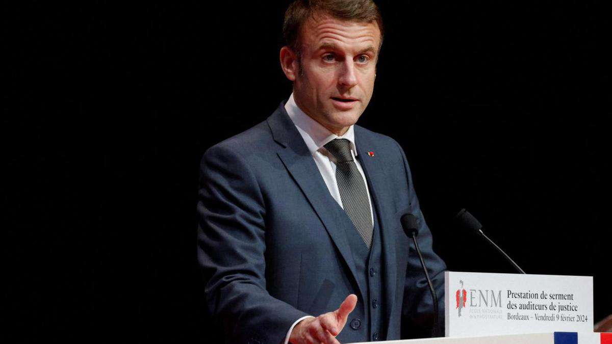 "The EU unanimously supports the tightening of sanctions against Russia." Macron