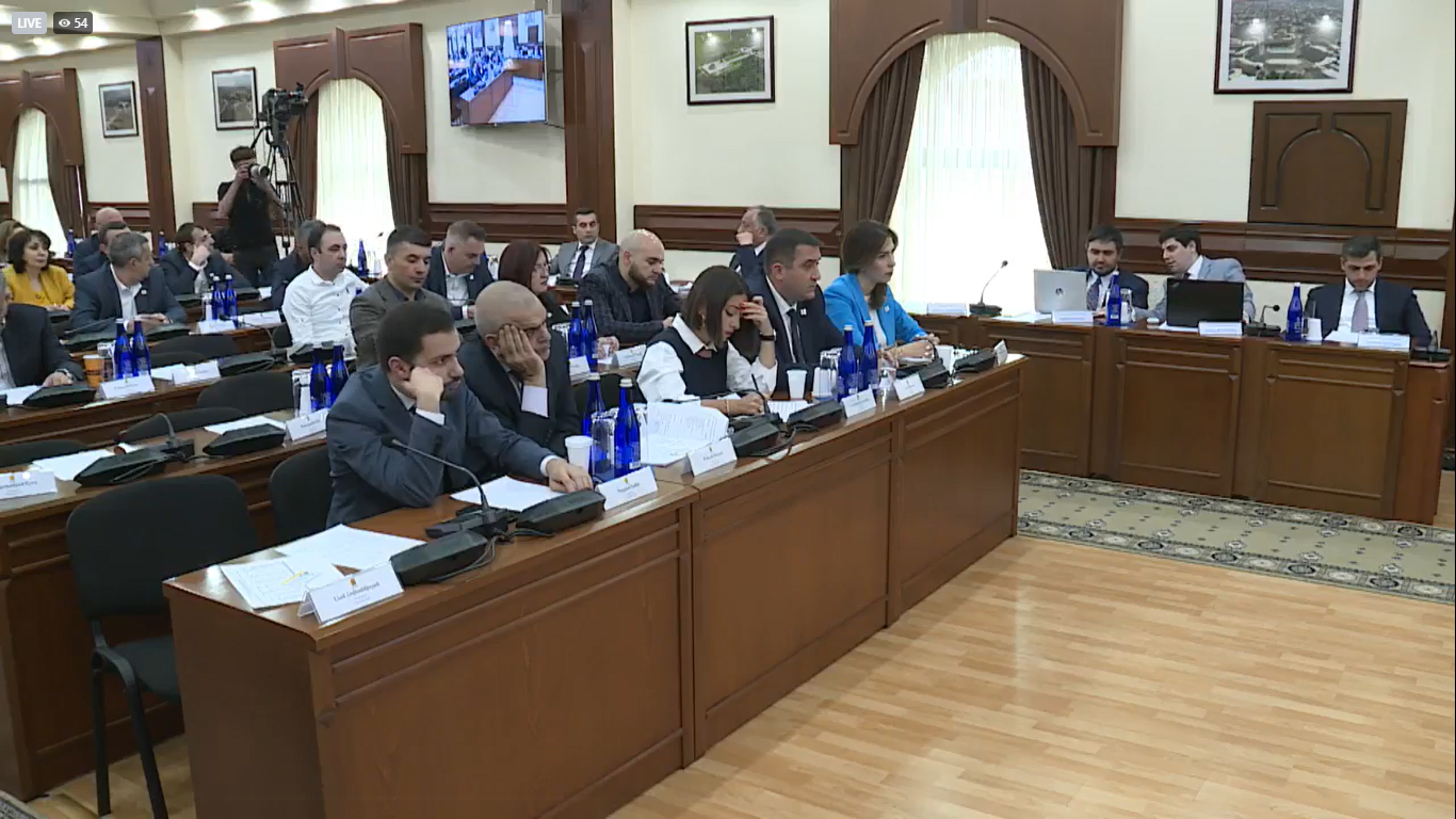 Բանավեճ քաղաքապետի և ավագանու անդամի միջև