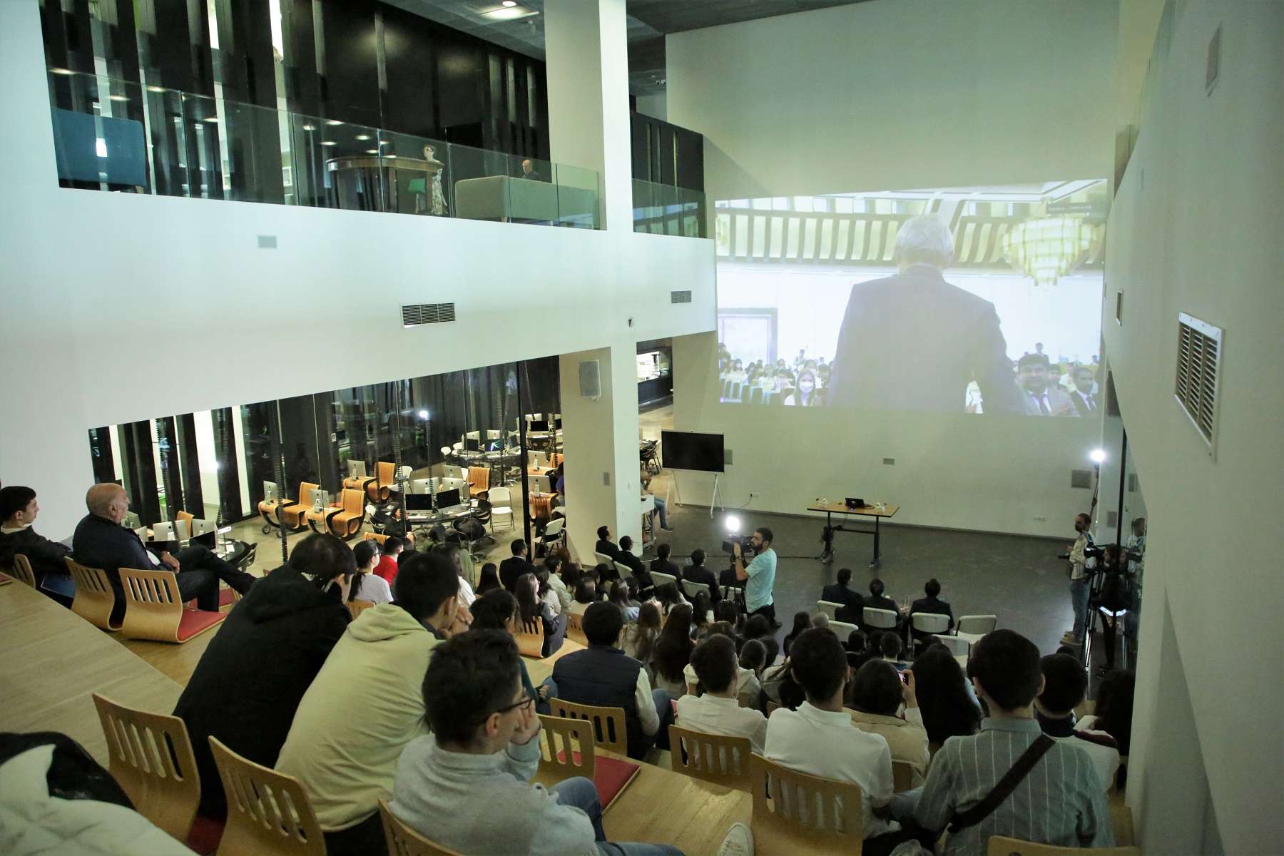 Armenian schoolchildren had an online meeting with Chinese astronauts