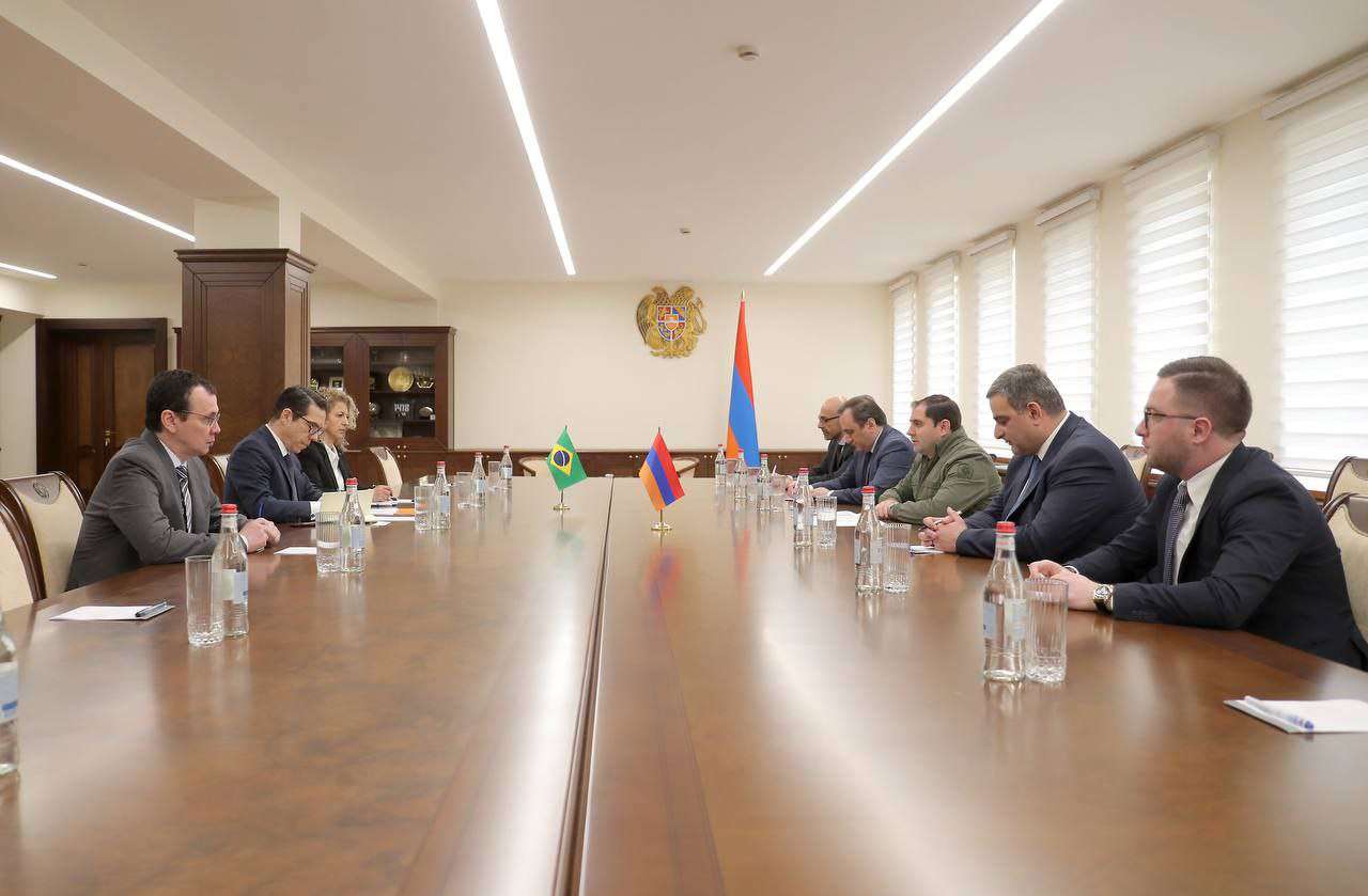 Suren Papikyan presented the process of the RA Armed Forces reforms to the Ambassador of Brazil