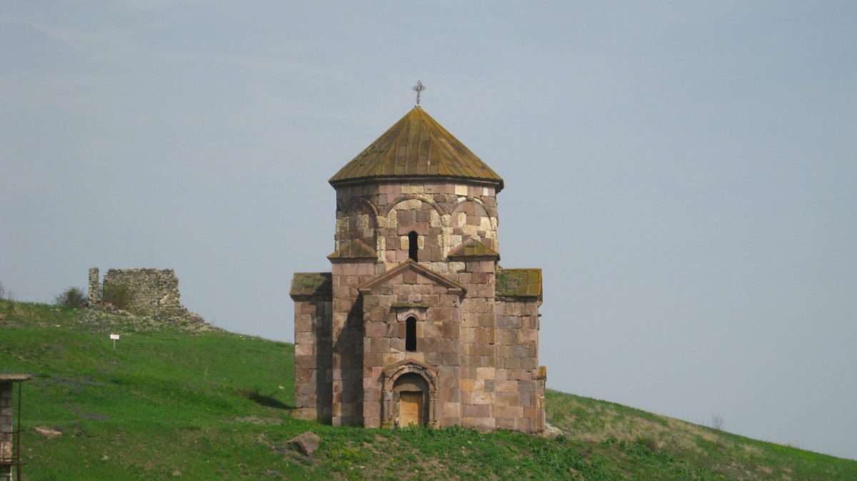«Ոսկեպարի եկեղեցու մուտքի մոտ զարմանքով արձանագրեցի, որ փշալարեր կան». վարչապետ (ՏԵՍԱՆՅՈՒԹ)