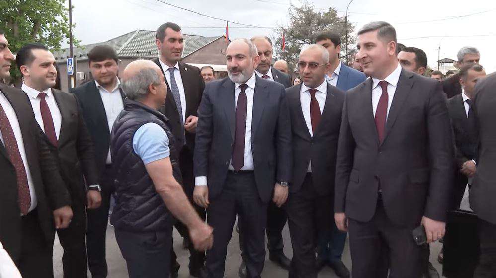 В Паракаре ведутся работы по мощению улиц туфом. Никол Пашинян (видео)