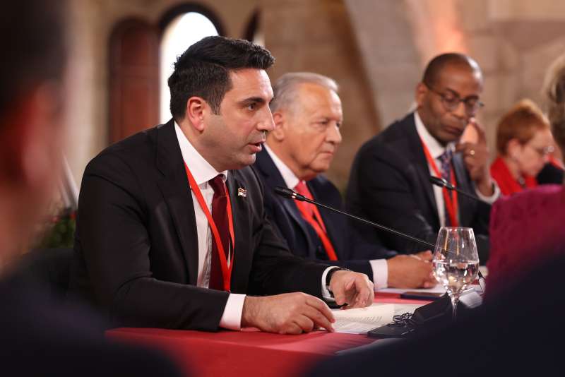 Հայաստանը  պաշտպանում է Ուկրաինայի, ինչպես նաև Մոլդովայի, Վրաստանի, Կիպրոսի տարածքային ամբողջականությունը. Սիմոնյան