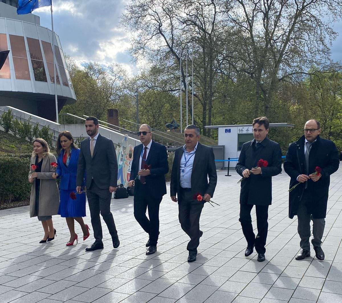 The Armenian delegation at the PACE laid flowers near the Armenian khachkar