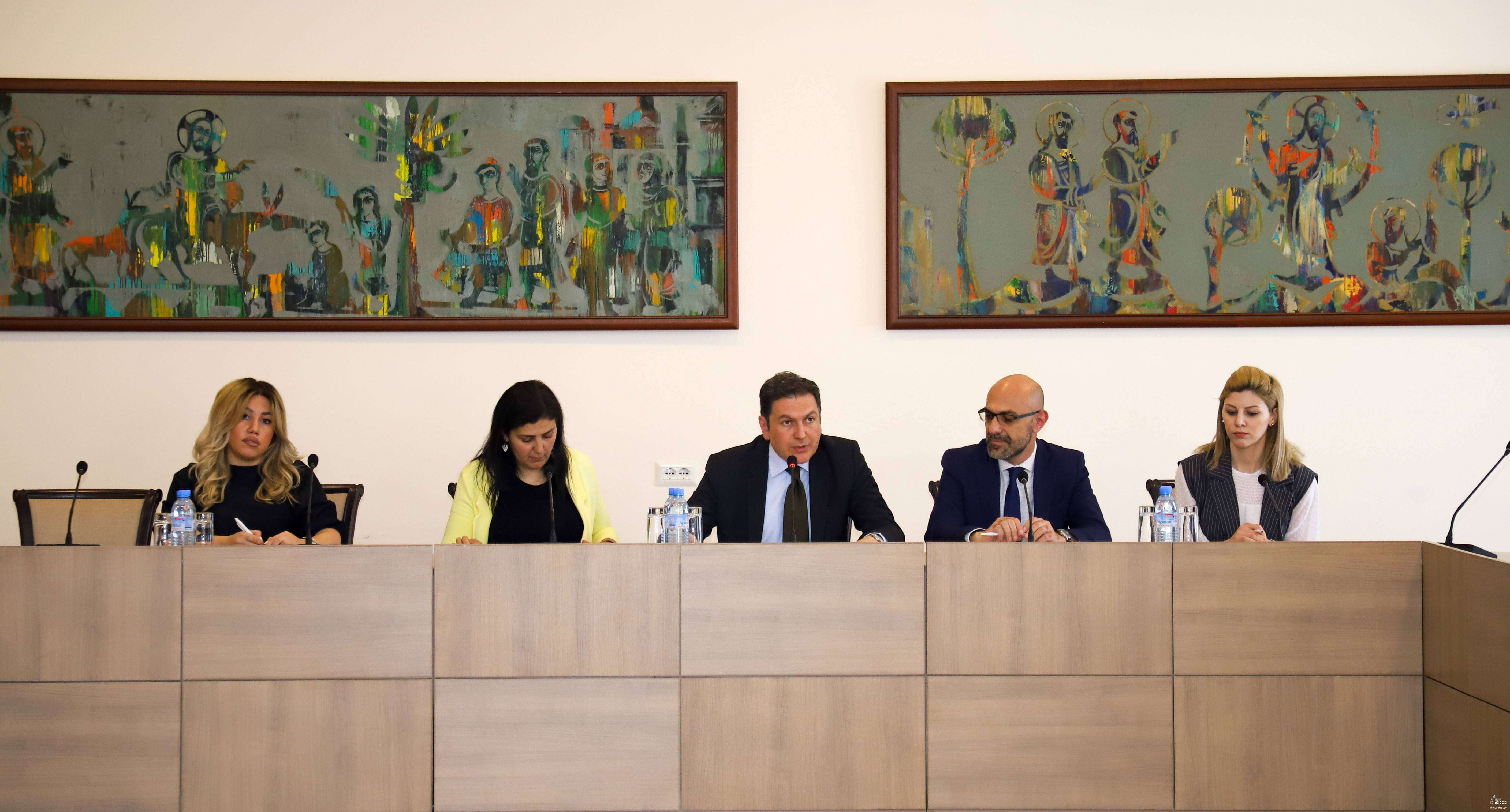 The Deputy Minister of Foreign Affairs met with the Argentine delegation