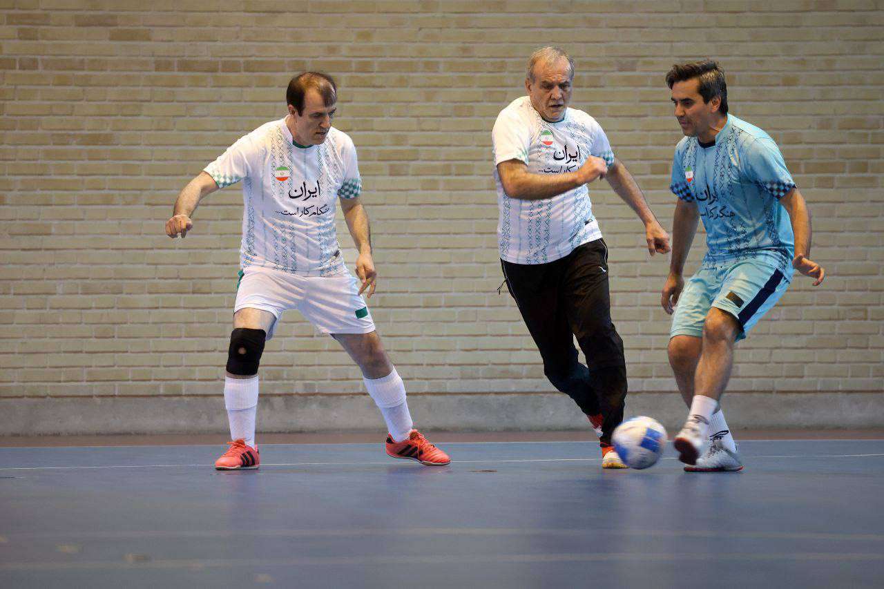 Իրանի նախագահը ֆուտբոլ է խաղացել