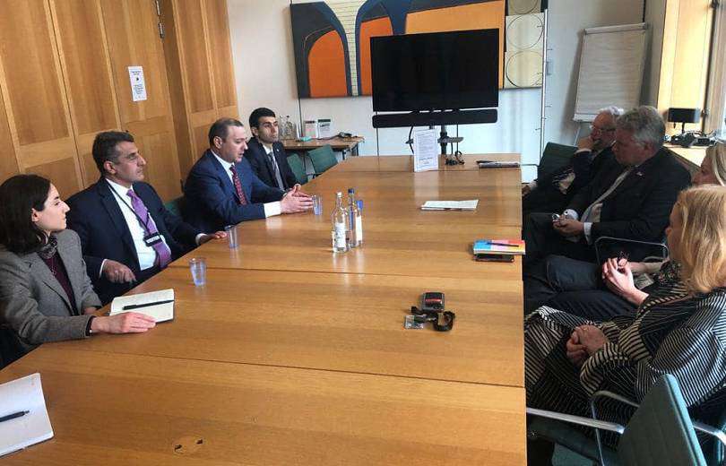 Секретарь Совета безопасности встретился с главой группы дружбы Великобритания-Армения