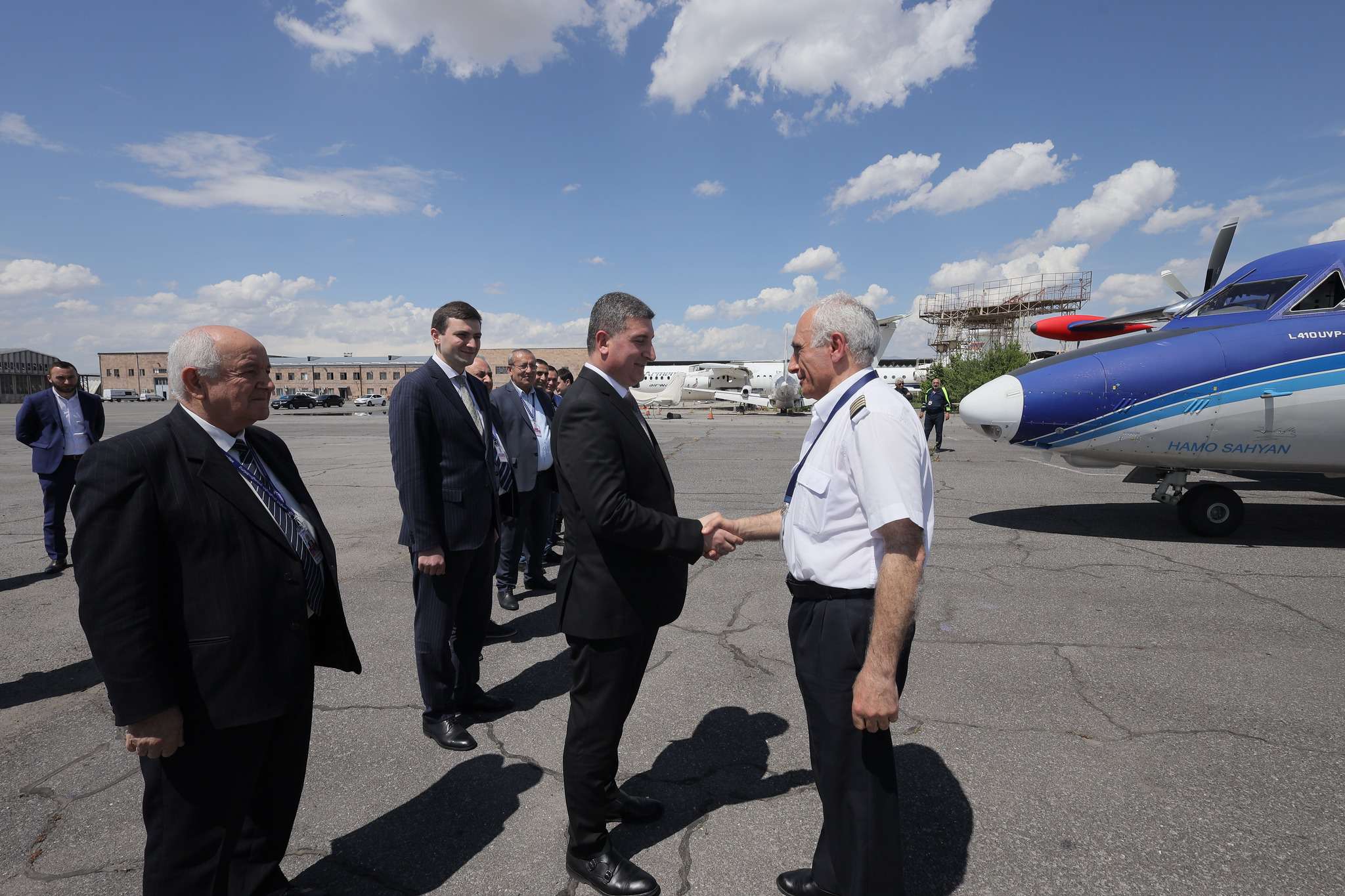Гнел Саносян встретил самолет L410, совершивший сегодня испытательный полет Ереван-Капан-Ереван в аэропорту «Звартноц».
