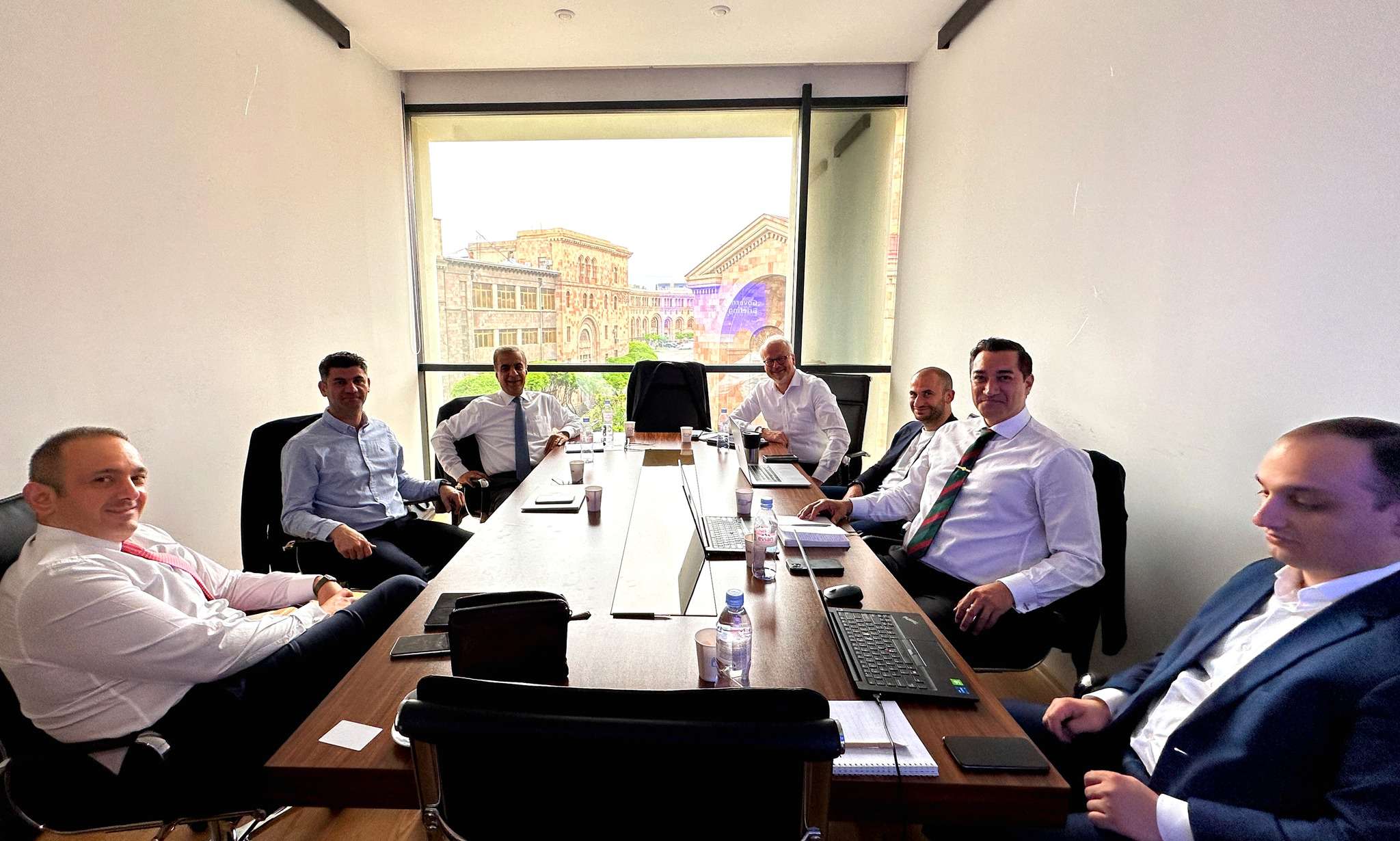 Քննարկվել են Ֆլայ Արնա ավիաընկերության զարգացմանն ուղղված հարցեր