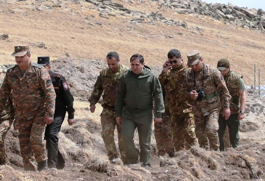 Сурен Папикян побывал на передовой