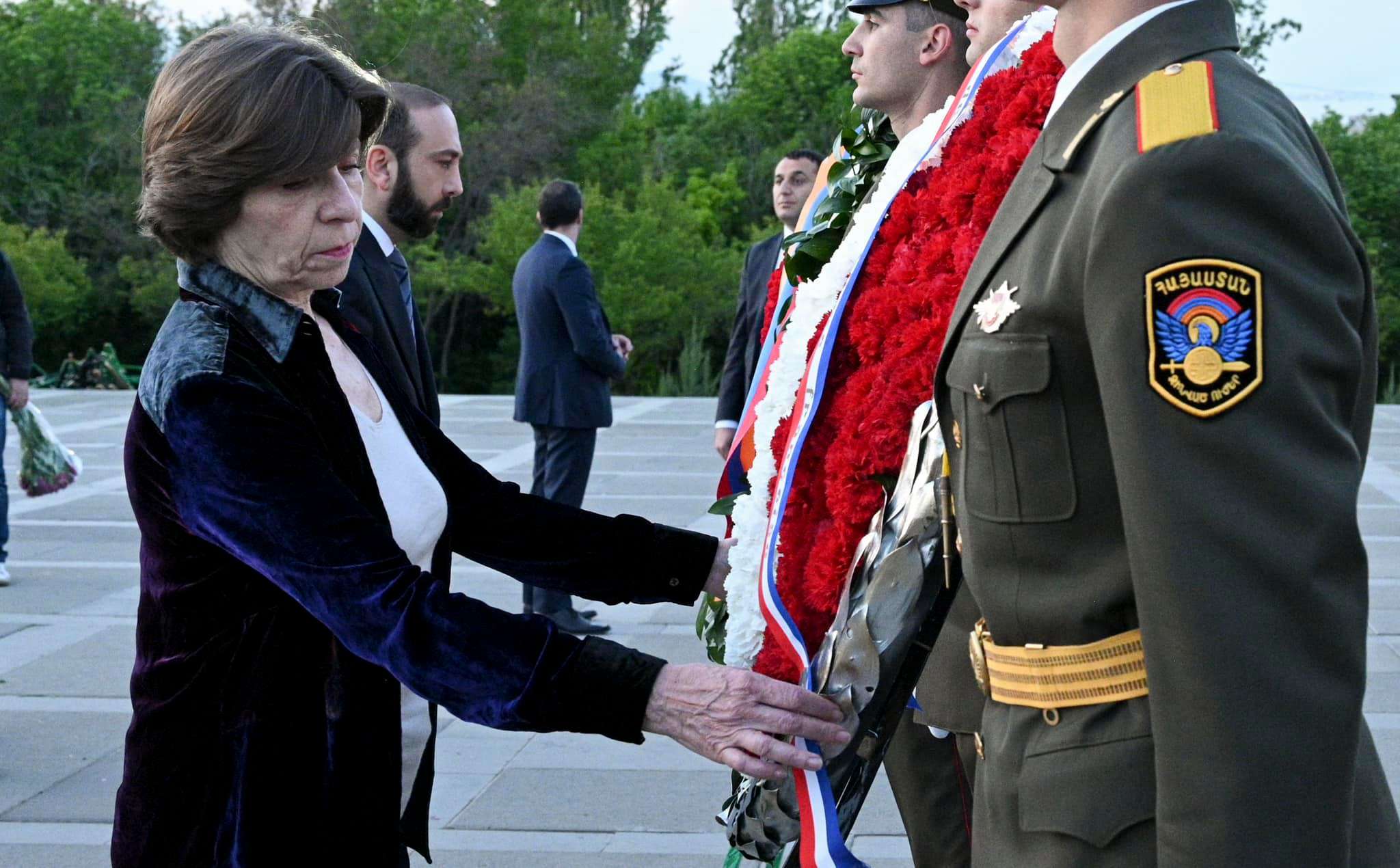 Accompanied by Ararat Mirzoyan, Catherine Colonna visited the Armenian Genocide Memorial