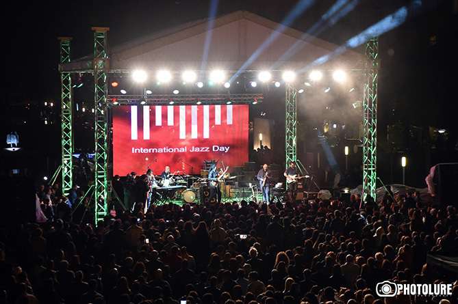 Всемирно известные звезды выступят в Ереване