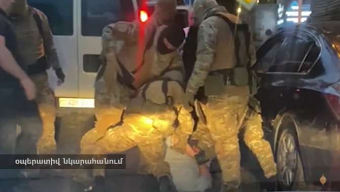 Կաշառք վերցնելու կասկածանքով ձերբակալվել են Երևանի քաղաքապետարանի աշխատակիցներ