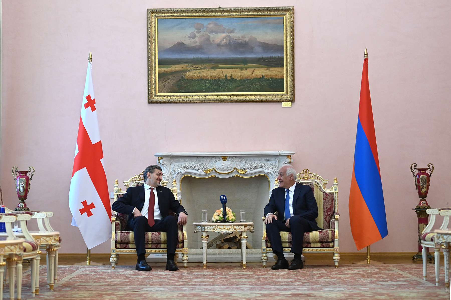 Կավելաշվիլին Վահագն Խաչատուրյանին հրավիրել է այցելել Վրաստան