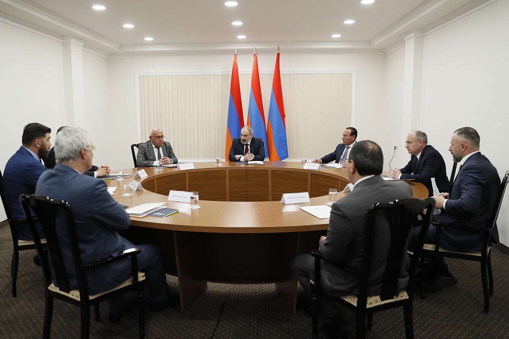 Пашинян принял участие в очередном заседании консультативной встречи по сотрудничеству с внепарламентскими политическими силами
