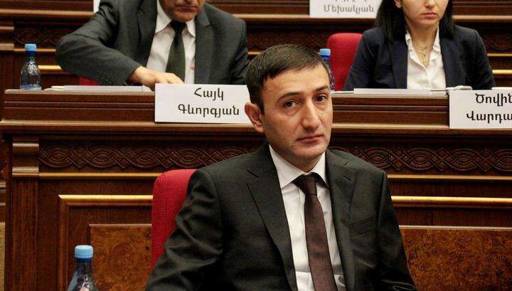 «Проводите свои митинги и акции, но помните, что люди, не разделяющие вашу точку зрения и превосходящие вас по численности в несколько раз, тоже имеют права». Бабкен Тунян