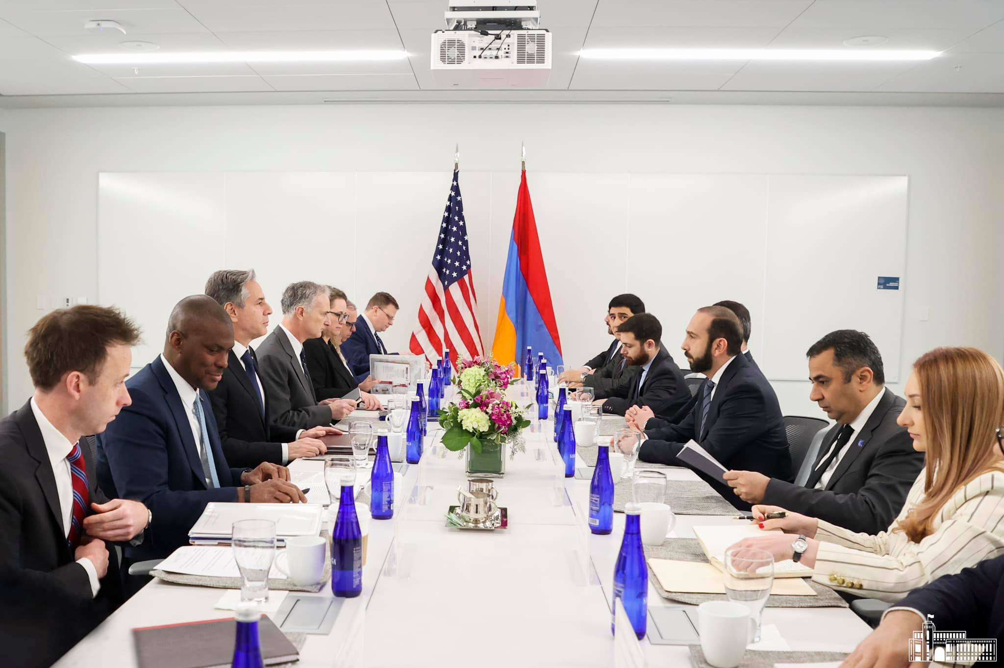 The meeting between Ararat Mirzoyan and Anthony Blinken has started in Washington