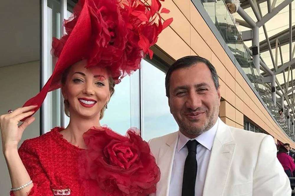 Наталья Ротенберг с нецензурной бранью пыталась помешать работникам ереванской мэрии демонтировать незаконно размещённую рекламу