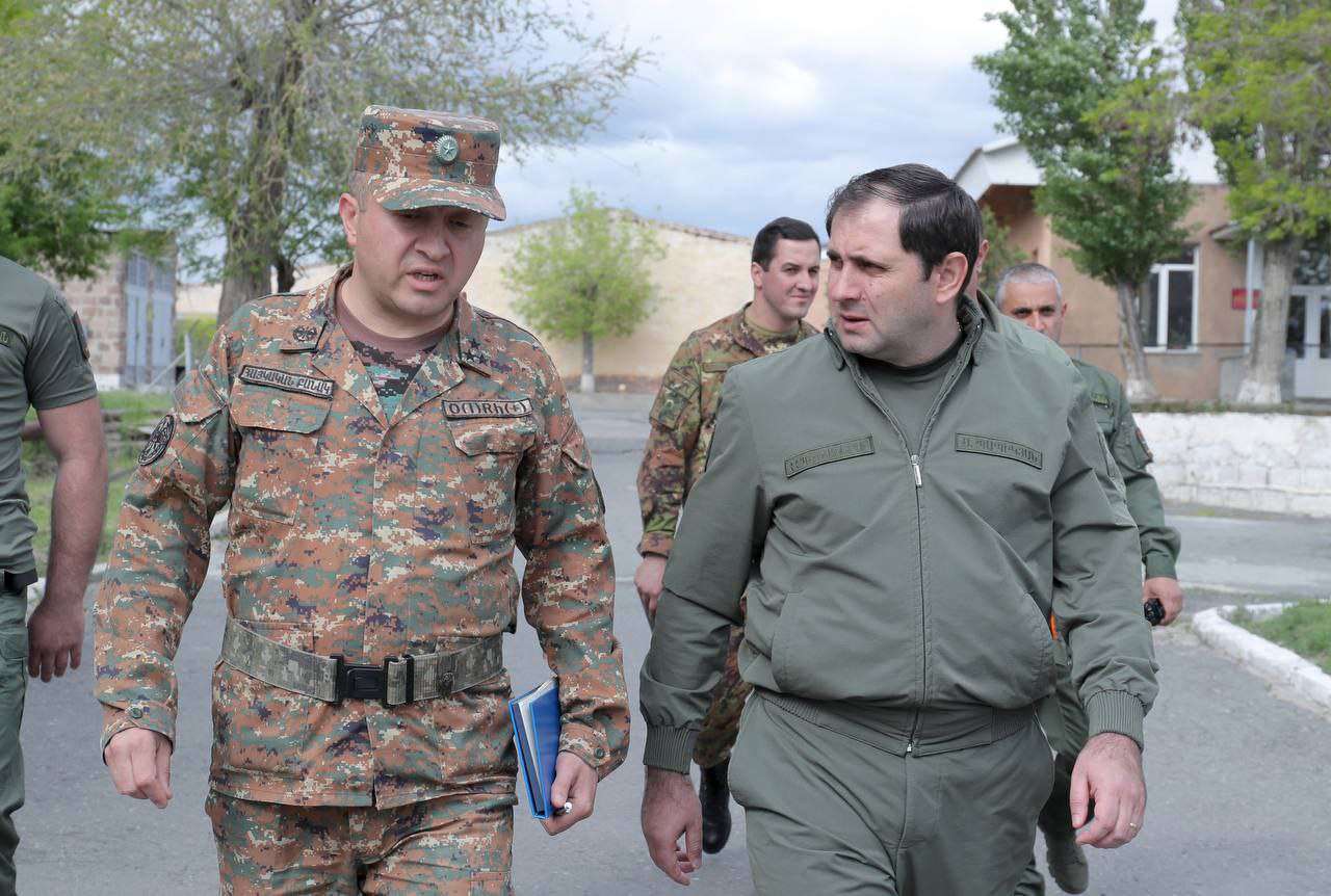 Сурен Папикян с неожиданным визитом посетил N воинские части Минобороны