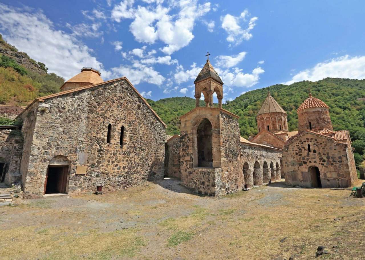Azerbaijan demands Armenians to leave Dadivank