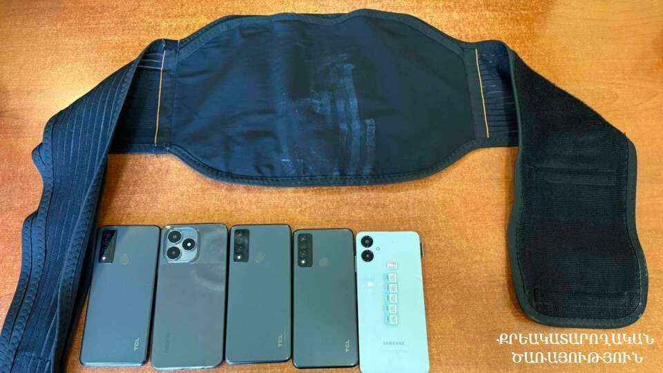 Կալանավորվածը բժշկական գոտու տակ թաքցրել էր 7 բջջային հեռախոս