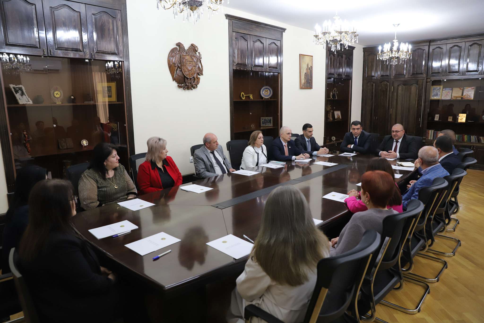 Շիրակի մարզպետը ընդունել է առողջապահական և աշխատանքի տեսչական մարմնի ղեկավարին