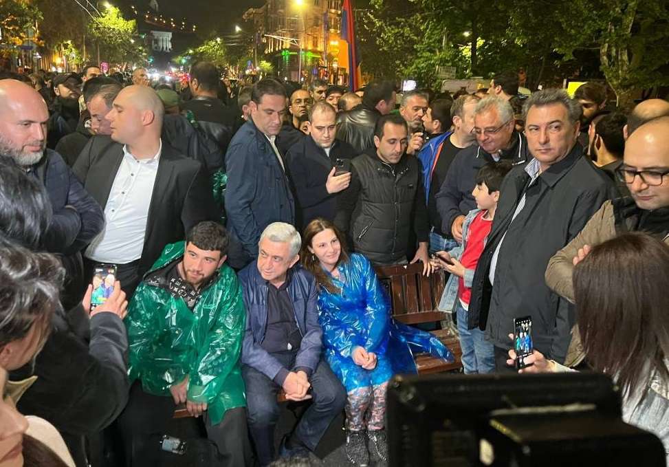 Серж Саргсян после смены власти будет советами направлять молодое поколение