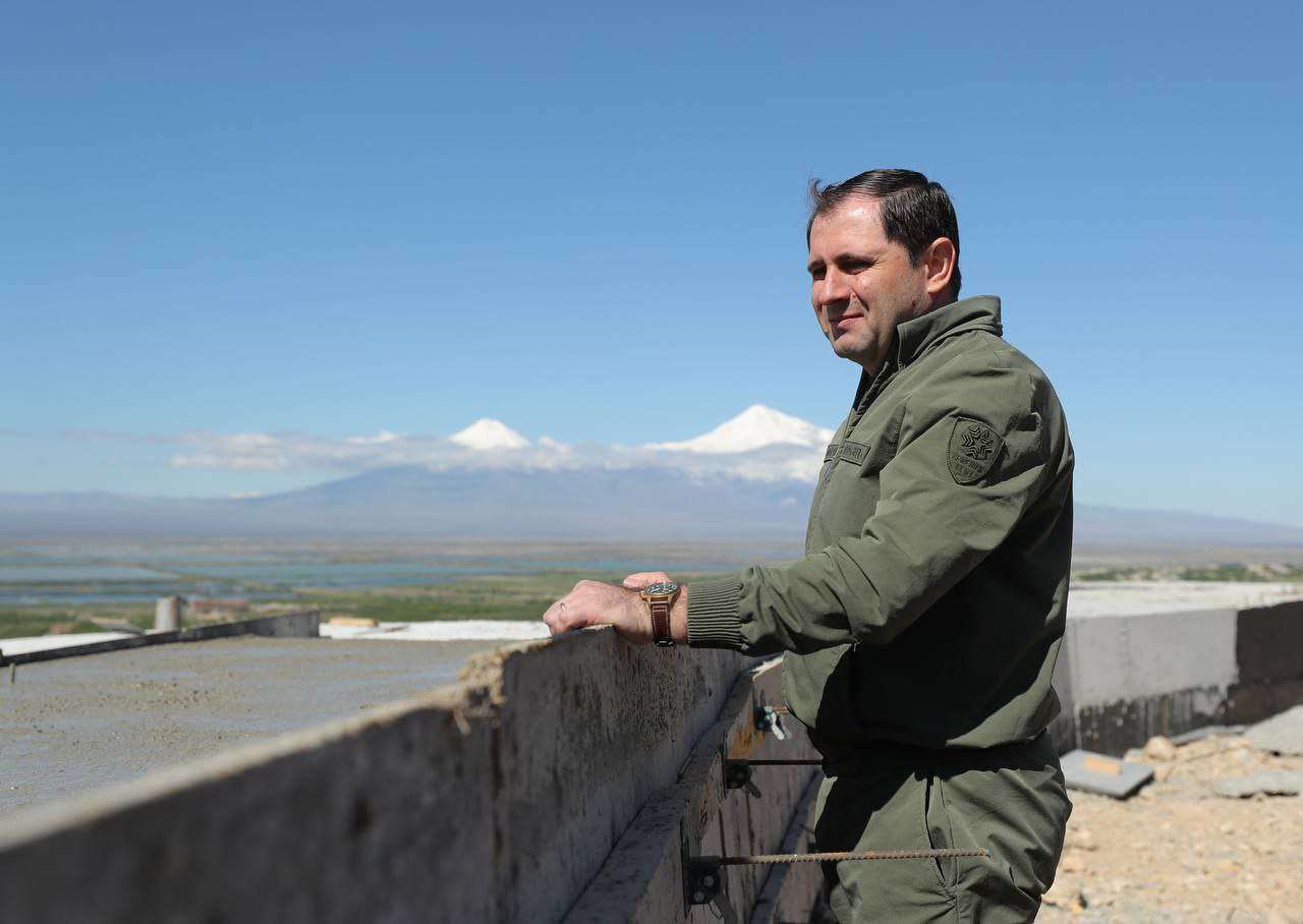 Սուրեն Պապիկյանն անակնկալ ստուգայցով եղել է ՊՆ N զորամասերում, այցելել առաջնագիծ