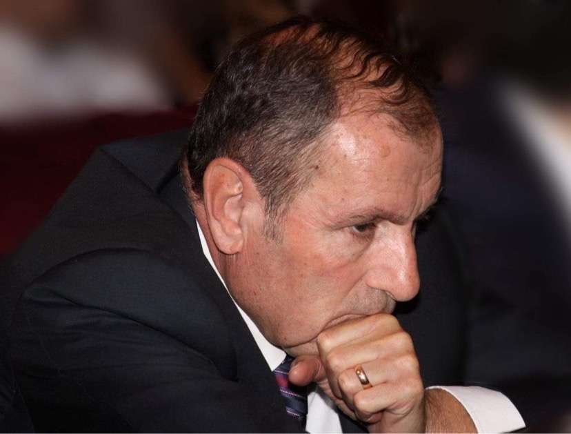 Թող ստիպեն Փաշինյանին, Քոչարյանին և Սերժ Սարգսյանին նստել մեկ սեղանի շուրջ
