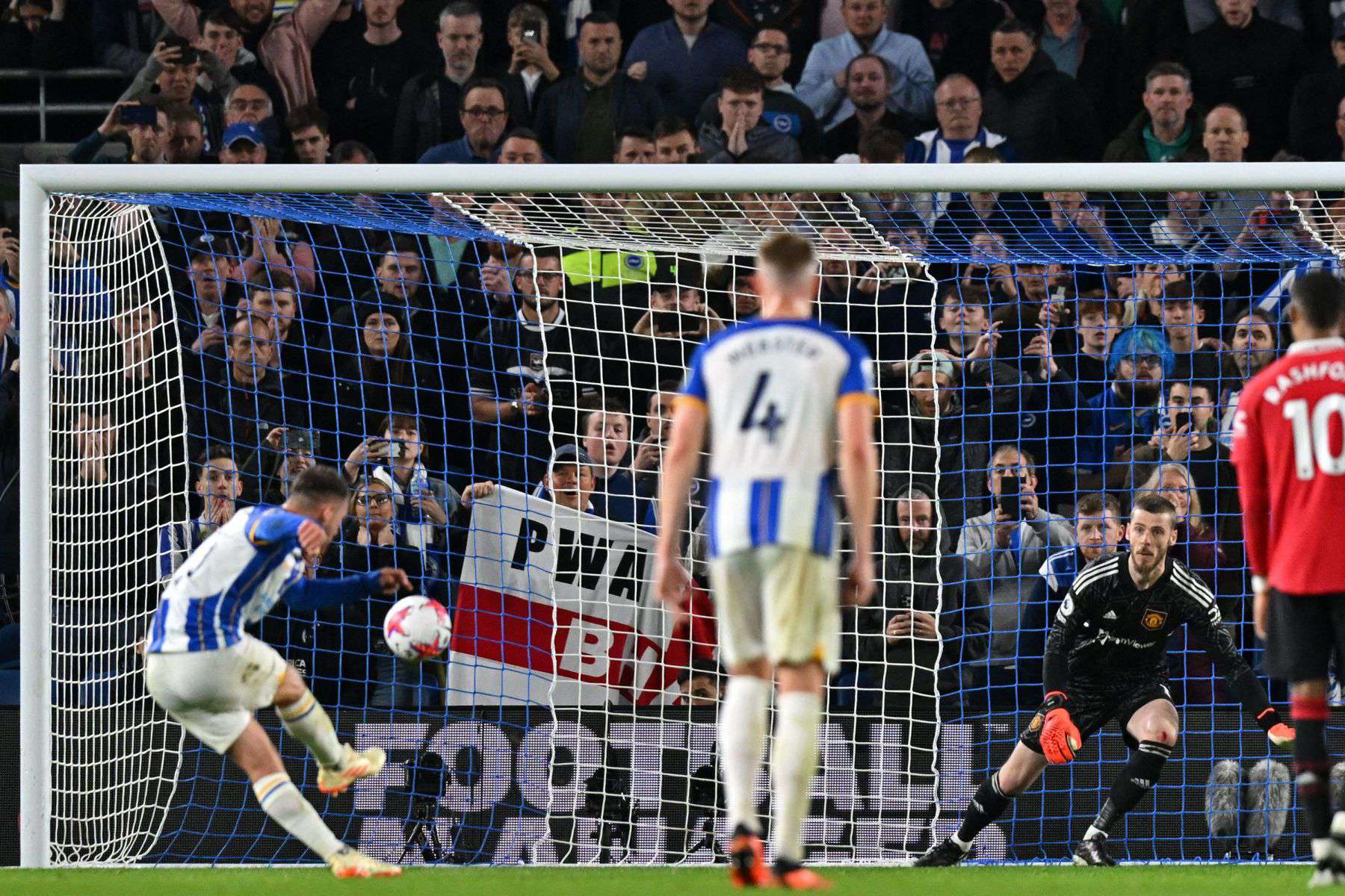 Manchester United loses from a penalty kick in the 90th+9th minute (VIDEO)