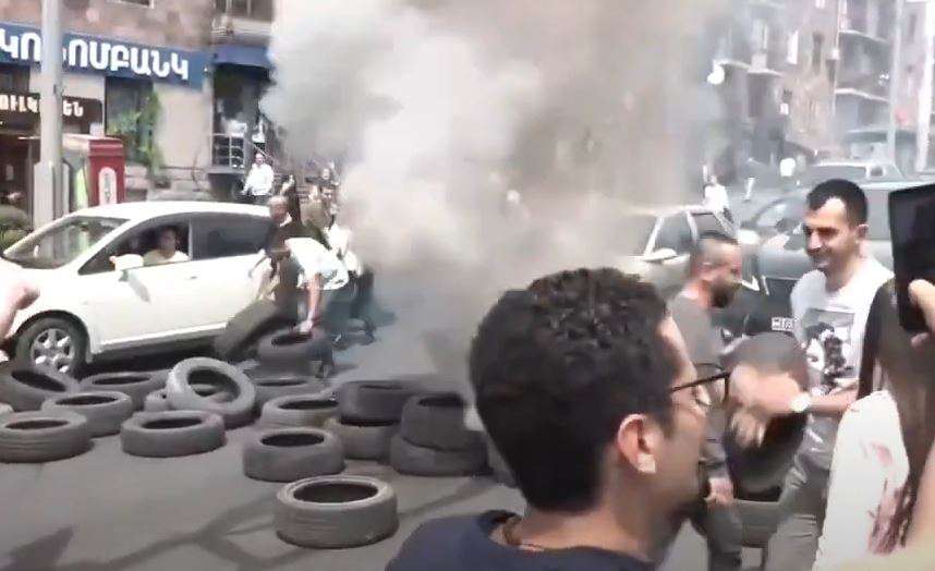 Двоим протестующим было предъявлено обвинение по статье "Хулиганство"