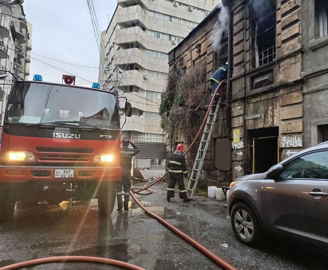 Դեղատան փողոցում տուն է այրվել (ԼՈՒՍԱՆԿԱՐՆԵՐ)