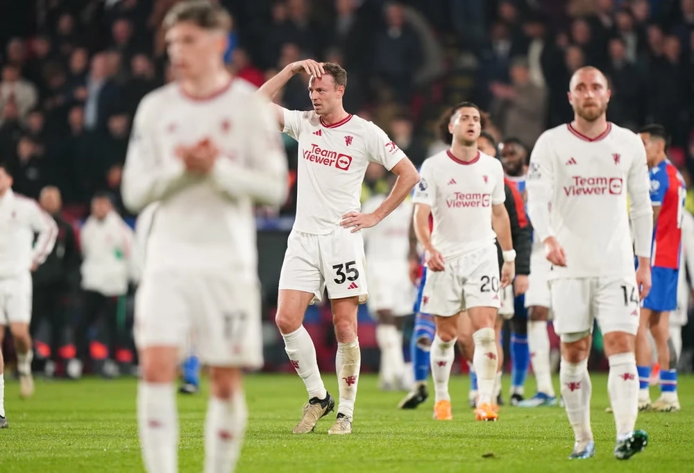Crystal Palace defeats Manchester United at home (VIDEO)