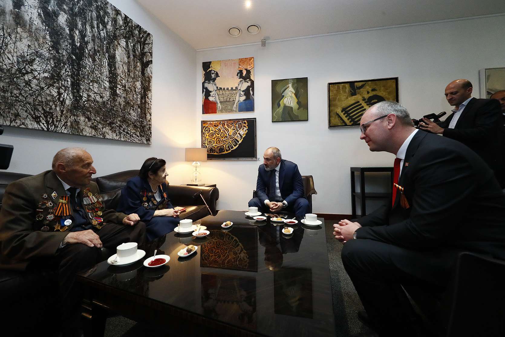 Премьер-министр встретился в Москве с армянскими ветеранами Великой Отечественной войны (ВИДЕО)