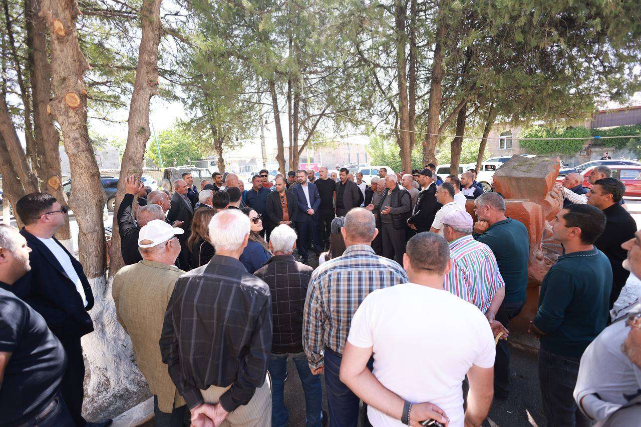 էկոնոմիկայի նախարարը այցելել է կարկուտից տուժած Քաղցրաշեն բնակավայր