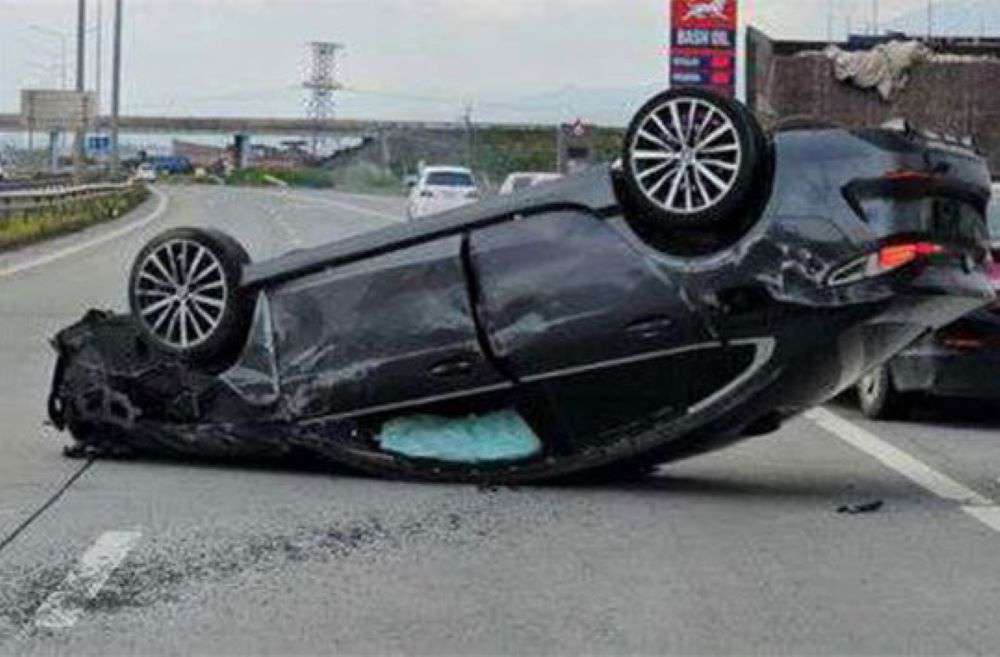 Մեքենան բախվել է ավտոցիստեռնին ու շրջվել