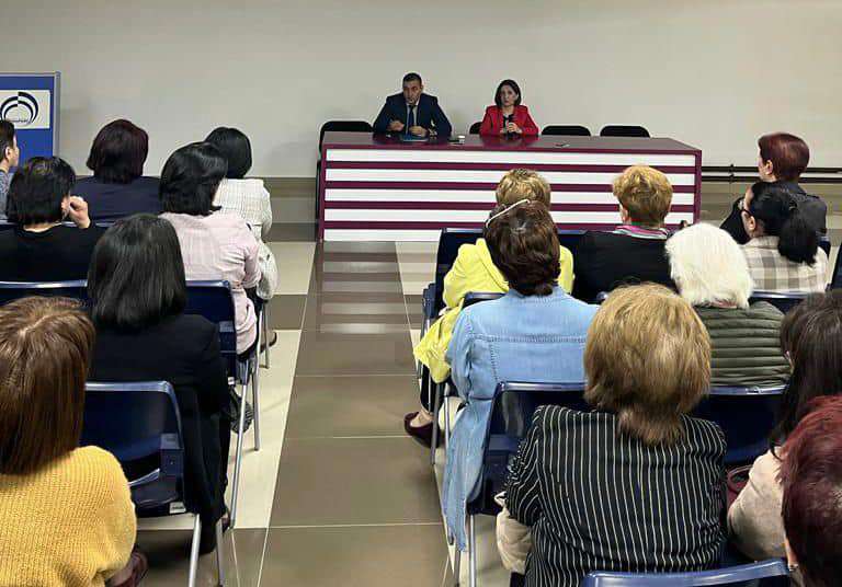 Փոխնախարարը Գյումրիում պոլիկլինիկաների և ամբուլատորիաների աշխատակիցների հետ քննարկել է բարեփոխումների փաթեթը