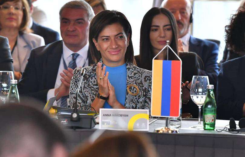 «Я честно призналась, что «пропустила» эту тему». Анна Акопян